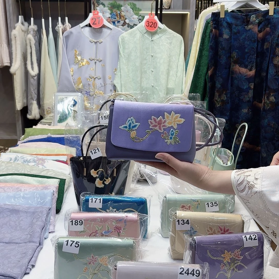 花***子非遗传承人的精神风貌