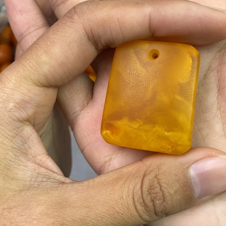 琥珀珠宝奇石未镶嵌