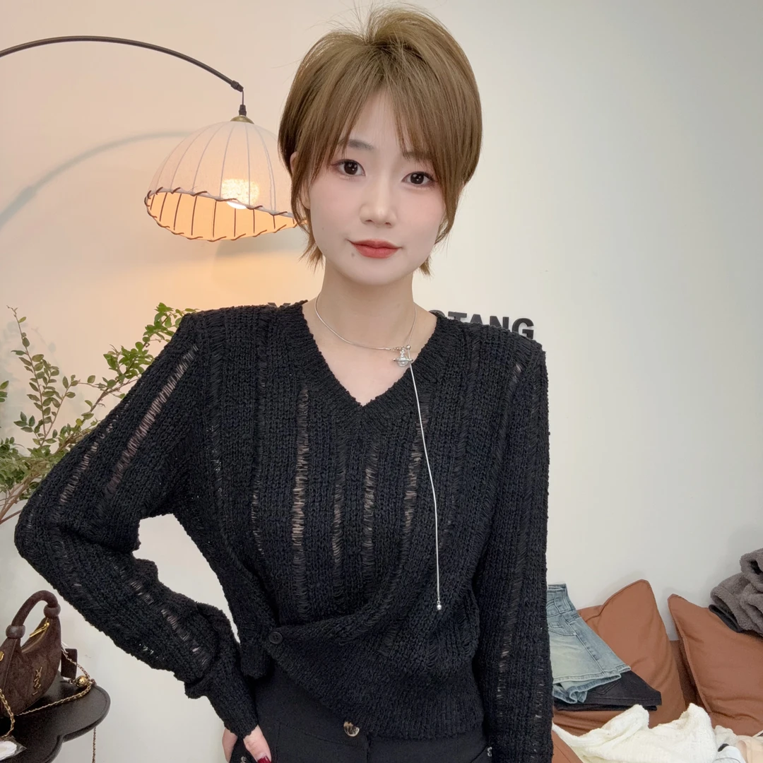 197 V领针织镂空衫 新款