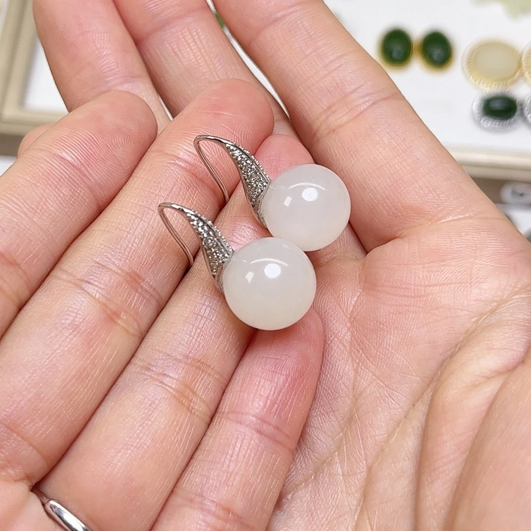 萌***_和田玉银S925镶嵌耳饰