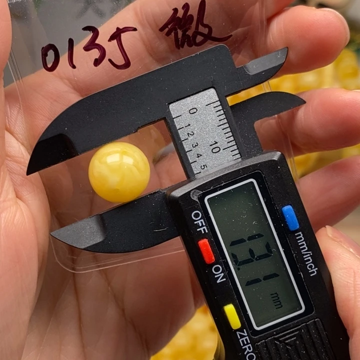 蜜蜡未镶嵌裸石13.1微瑕