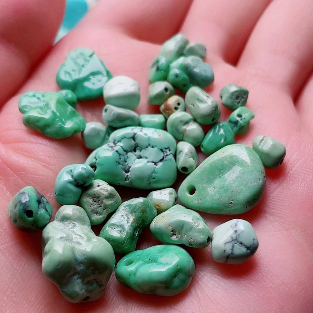 绿松石未镶嵌颈饰