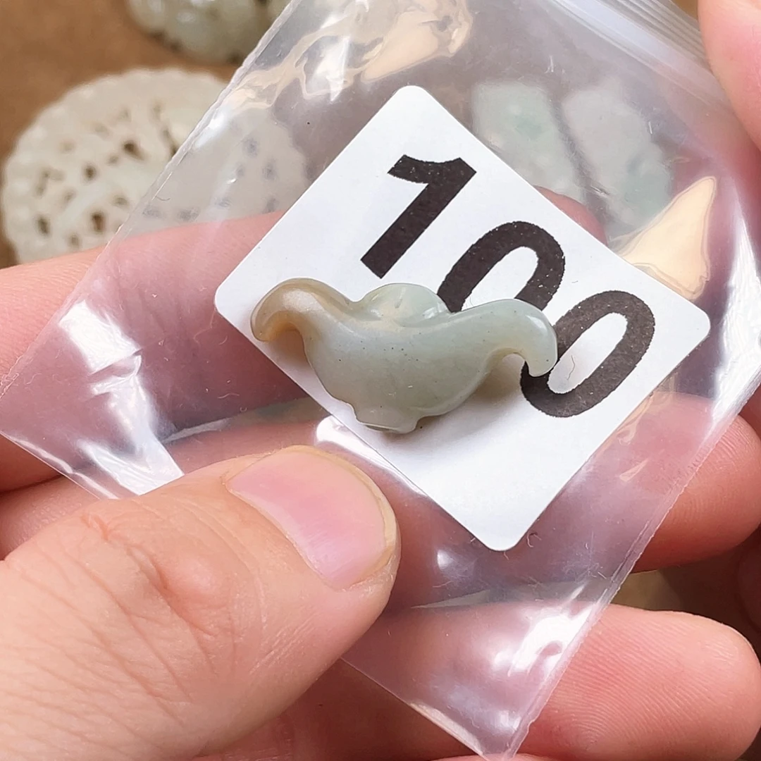 和田玉未镶嵌车挂