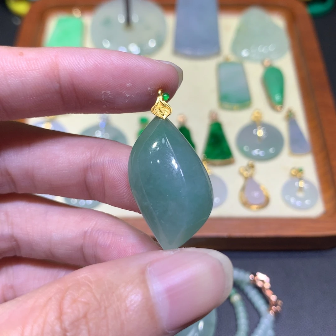 翡翠18K金镶嵌吊坠(不含链)