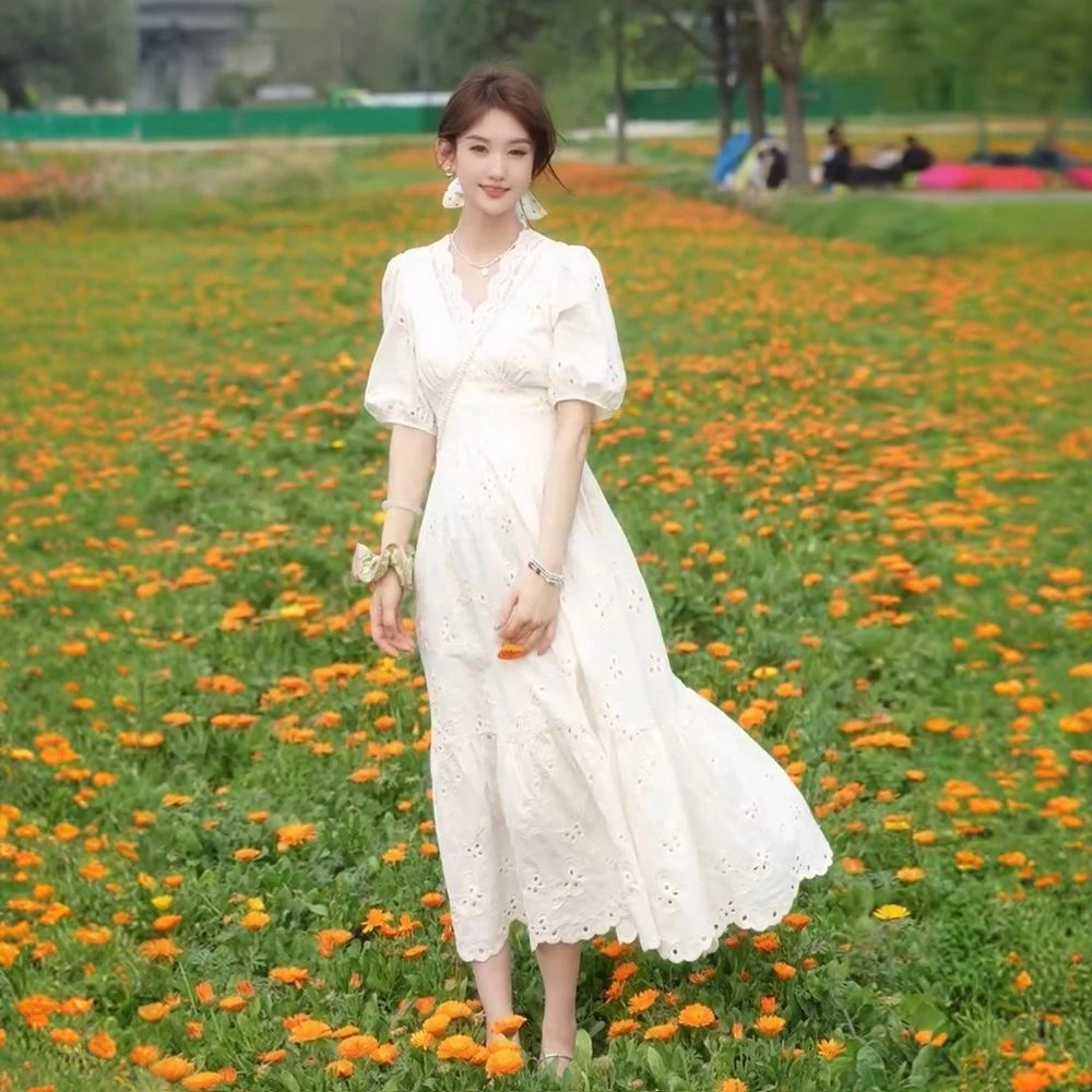 千语栀【凤栖梧桐】夏季法式镂空v领收腰显瘦刺绣气质洋气连衣裙