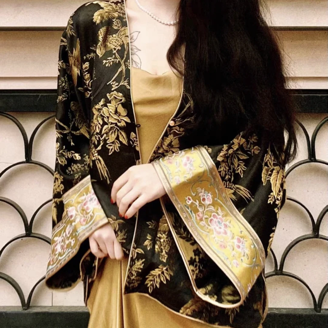 黑金刺绣太太服外套