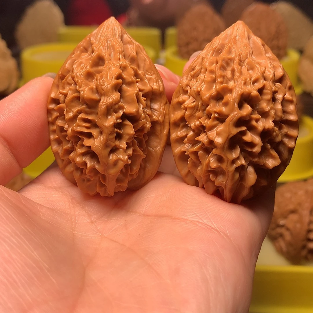 文玩核桃吊坠毕业招财鼠全品珊瑚纹