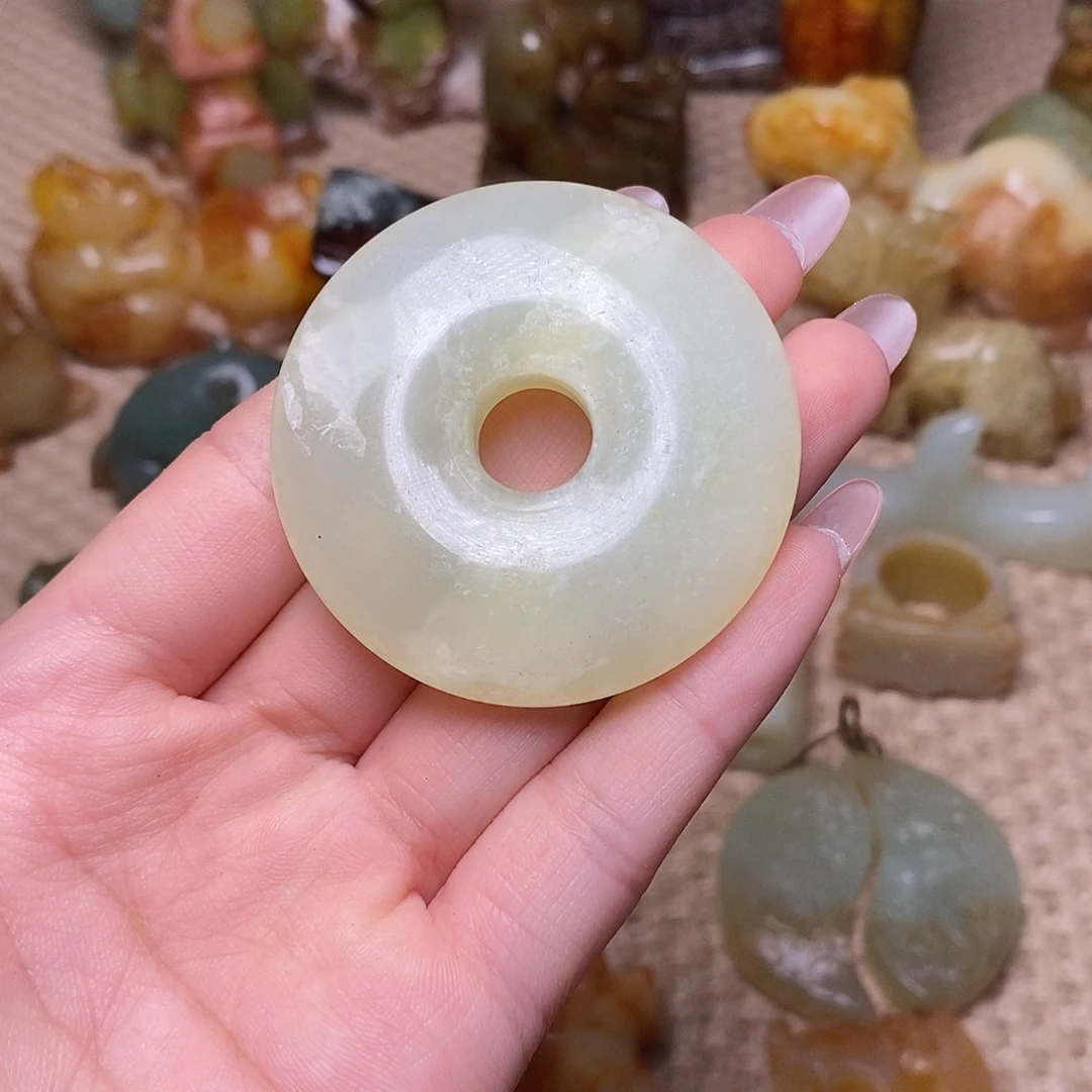 未镶嵌蛇纹石玉颈饰