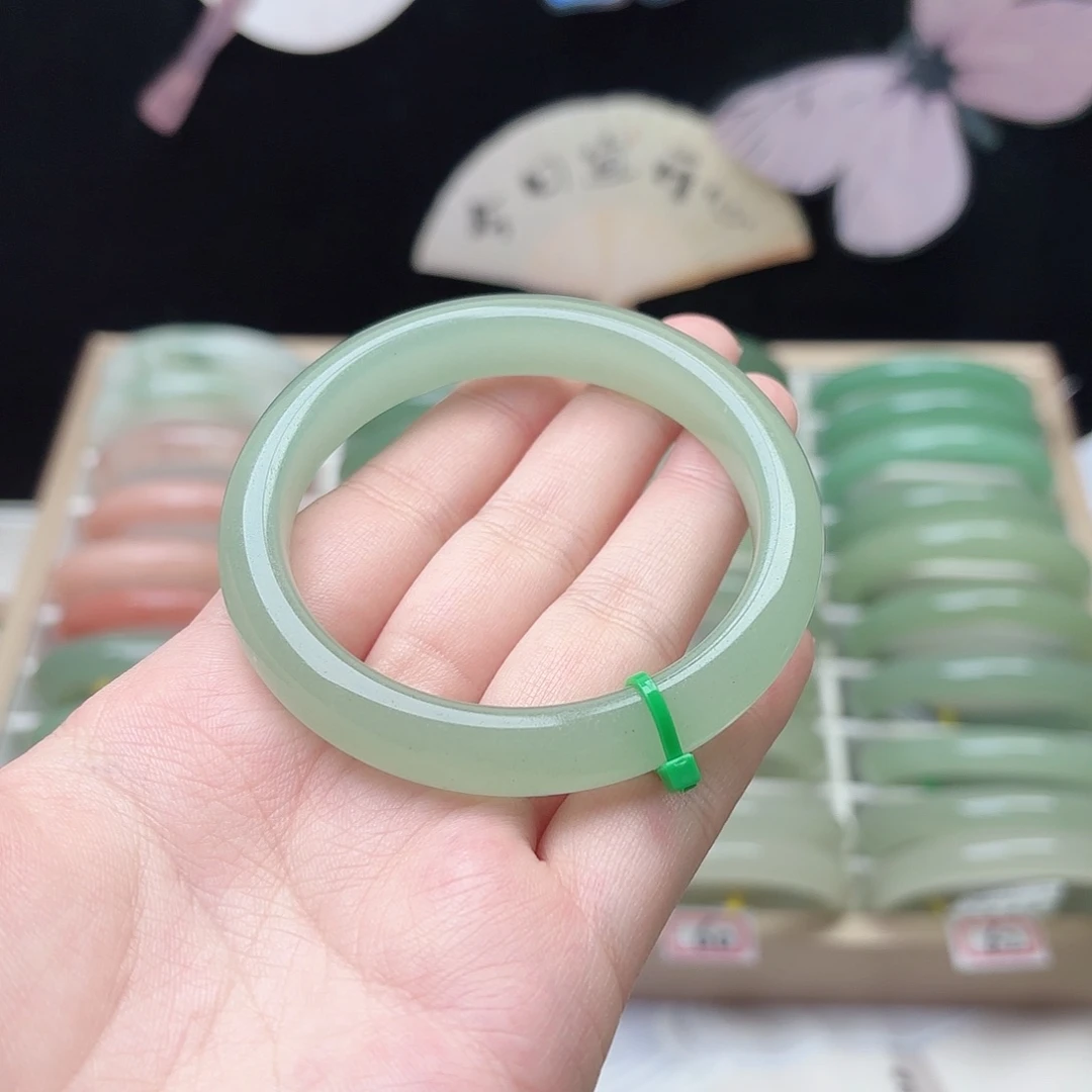 石英质玉未镶嵌手镯