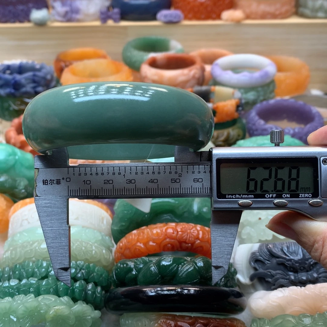 未镶嵌手镯石英质玉