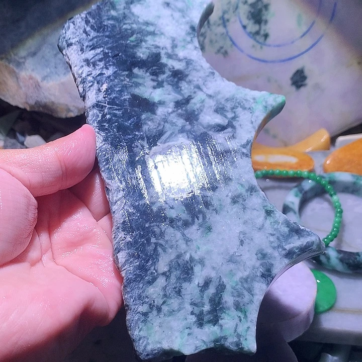 颈饰未镶嵌翡翠边角料