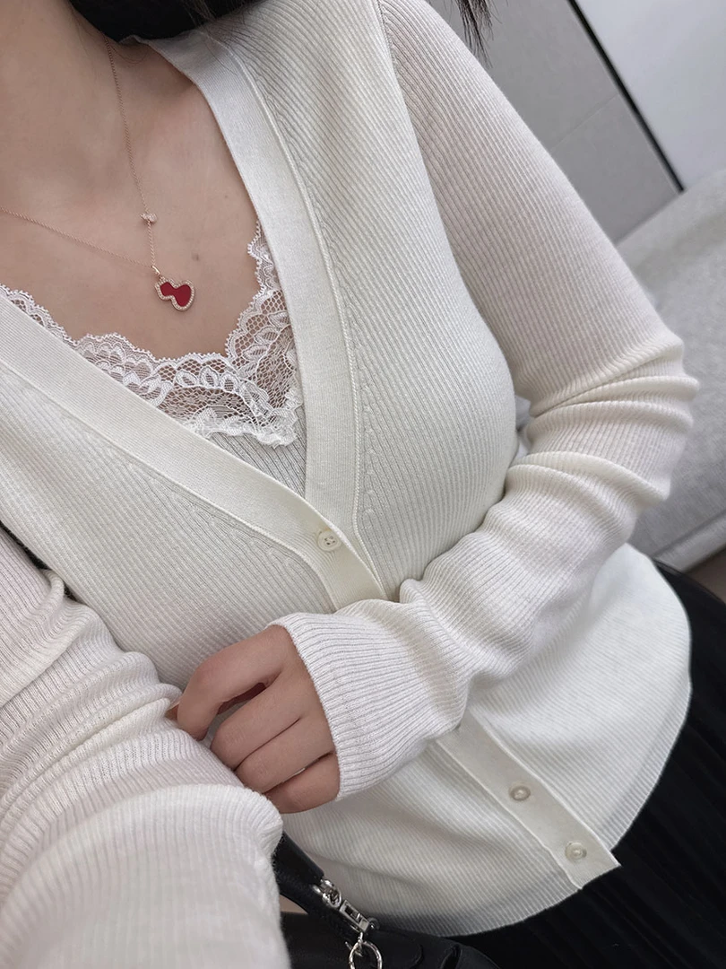 心动前奏 洋气百搭V领拼蕾丝羊毛单排扣假两件针织长袖高级感