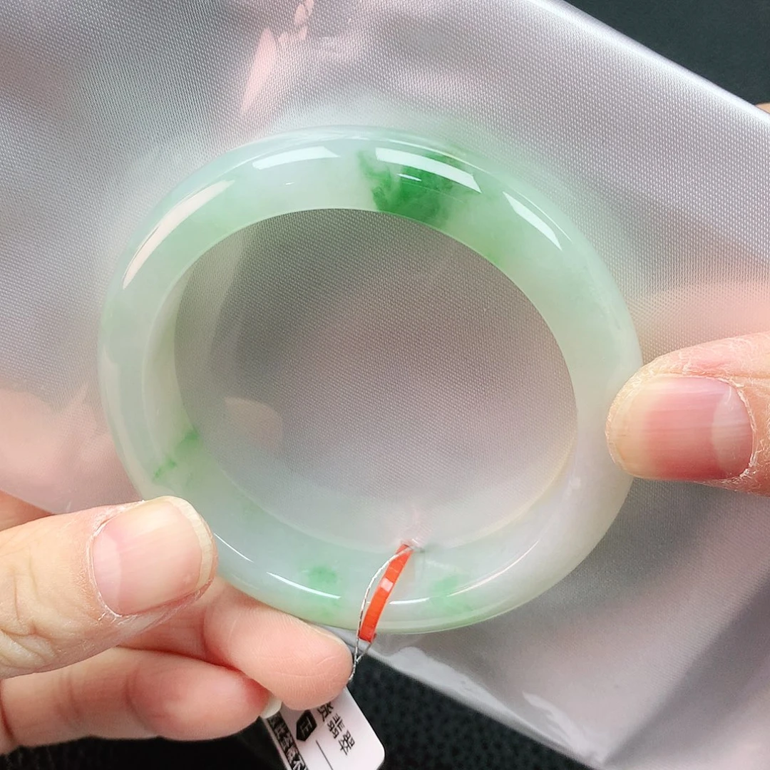 翡翠手镯未镶嵌51圈