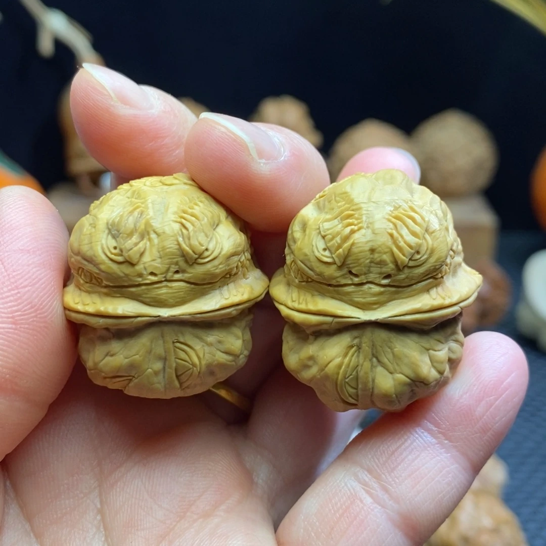 核桃手串/手链铁核桃雕刻金蟾小手捻