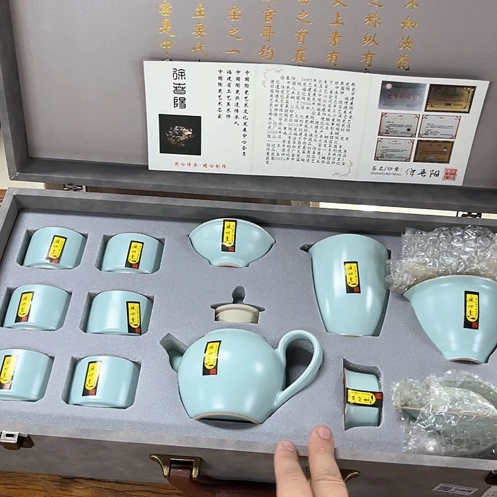 孤品茶具套装等。
