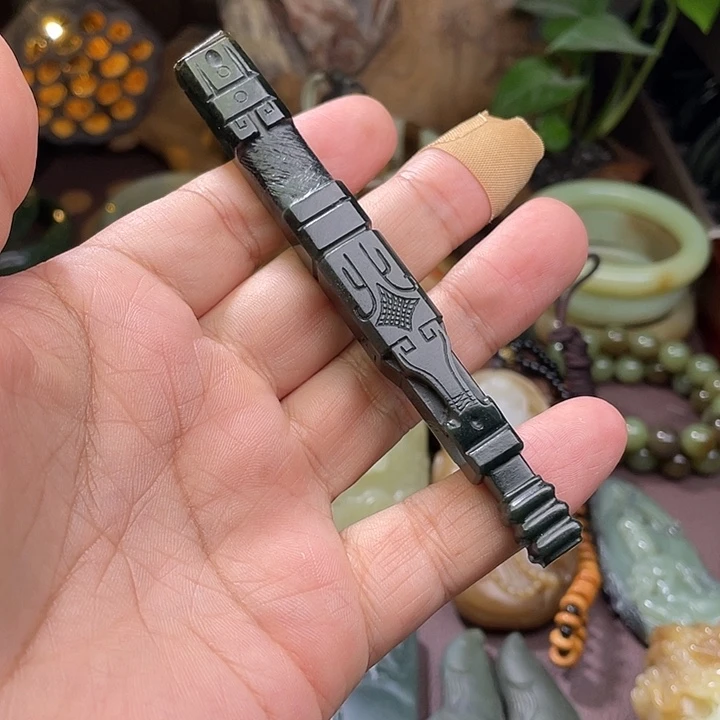 江***出未镶嵌岫岩河磨玉（透闪石质玉）把件烟嘴