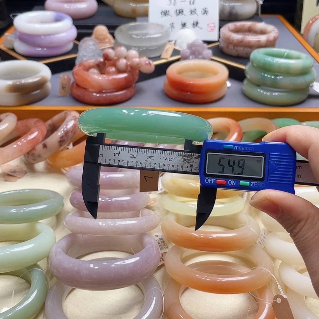 未镶嵌手镯石英岩玉