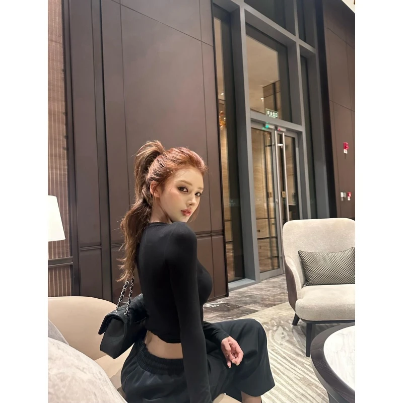 时尚洋气设计感套装女秋季2025新款修身显瘦上衣瑜伽休闲裤两件套