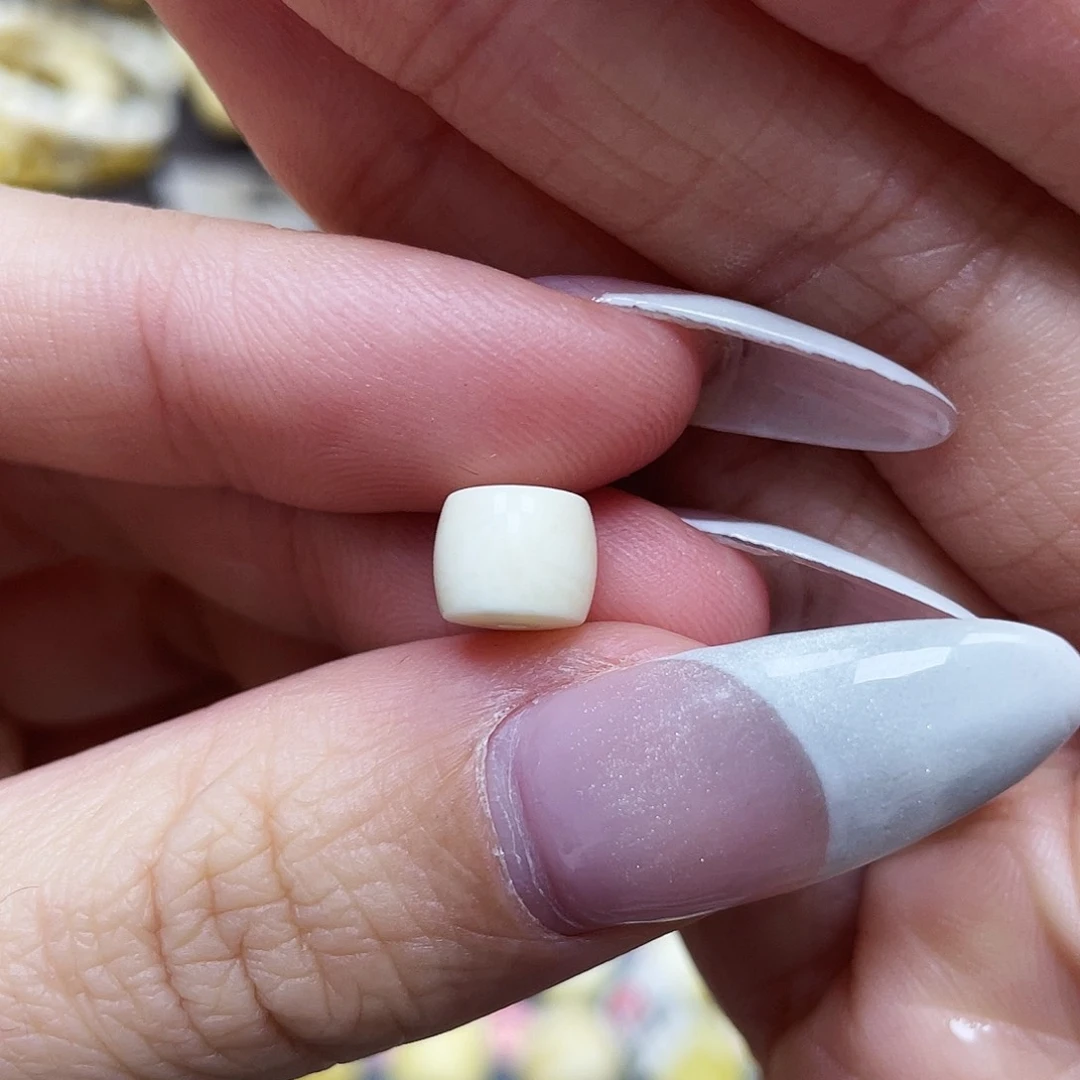 琥珀珠宝奇石未镶嵌石****38*6.5mm微瑕福利款！