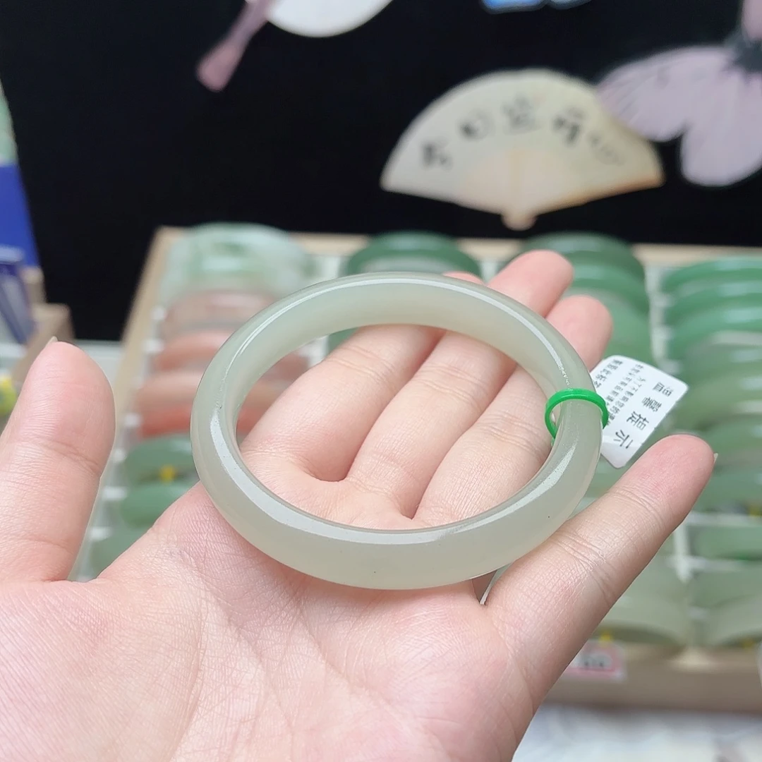 石英质玉未镶嵌手镯