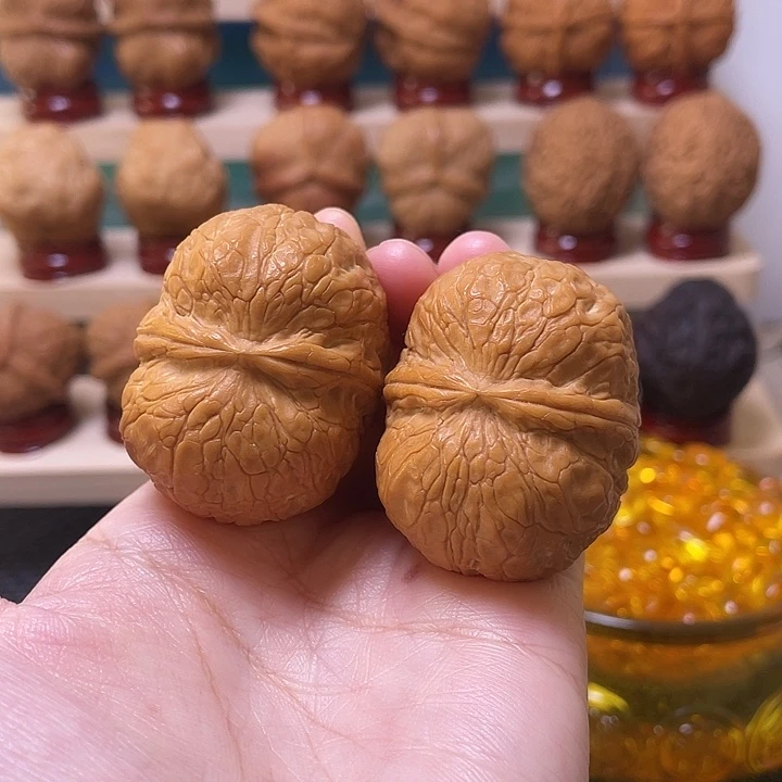 文玩核桃吊坠红尊29