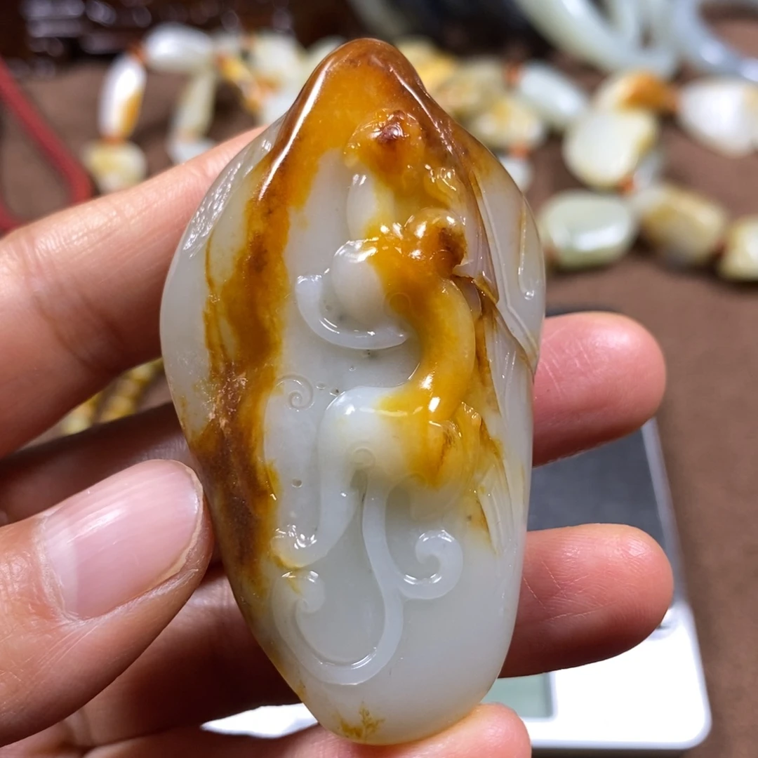 和田玉（翠青玉）未镶嵌把件