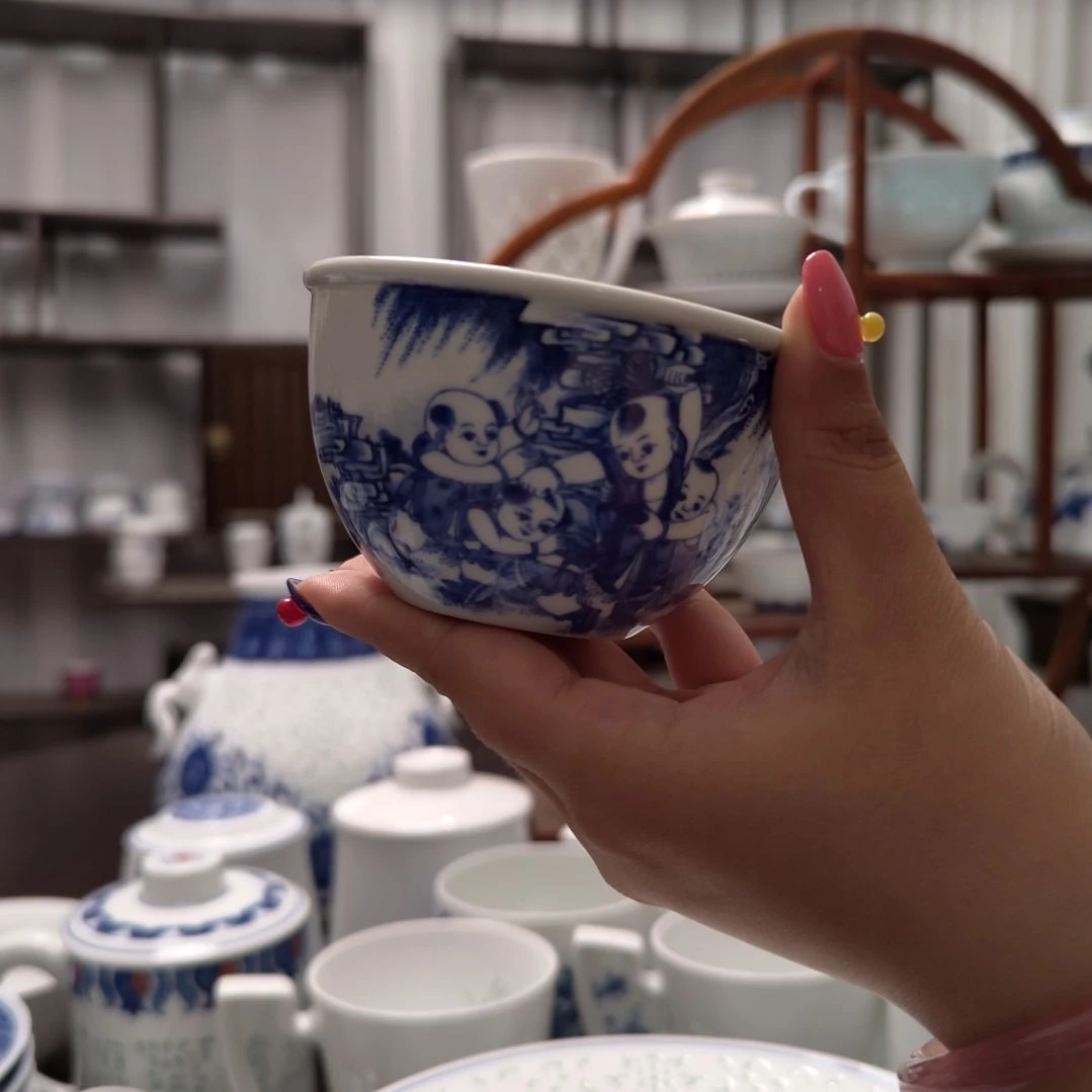 青花瓷柴窑童子福泽岗杯一个