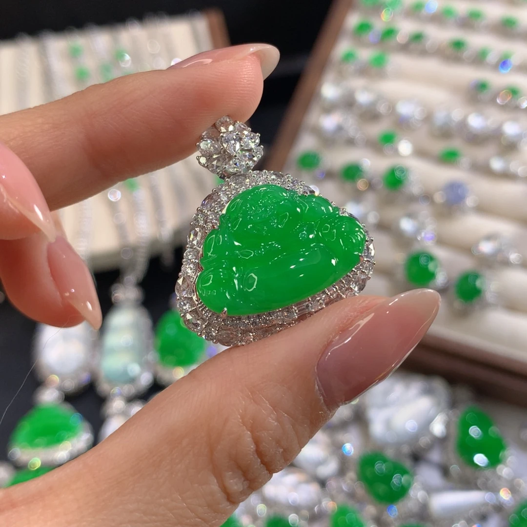 翡翠18K金镶嵌颈饰佛公