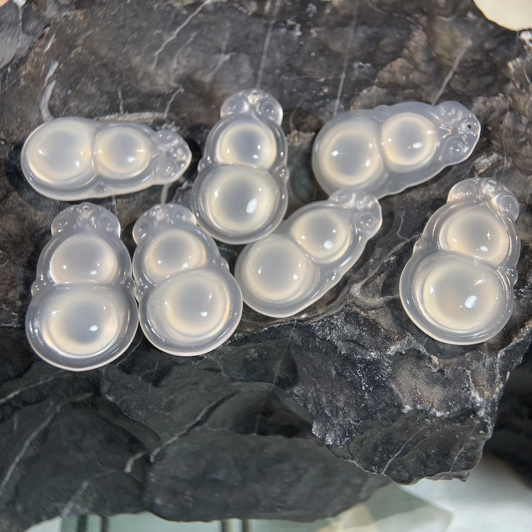 高荧光马料玉髓葫芦33*18*7mm-5052