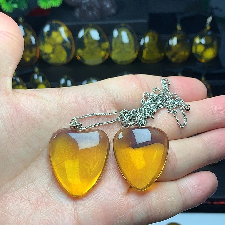 琥珀未镶嵌颈饰一对爱心吊坠