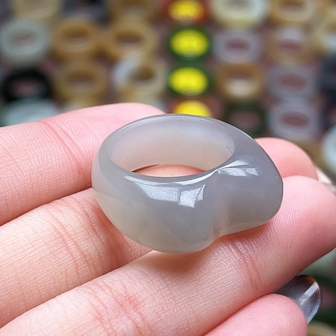 和田玉未镶嵌戒指17.4烟紫小猫