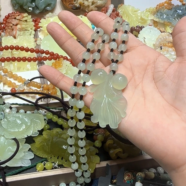 未镶嵌蛇纹石玉吊坠