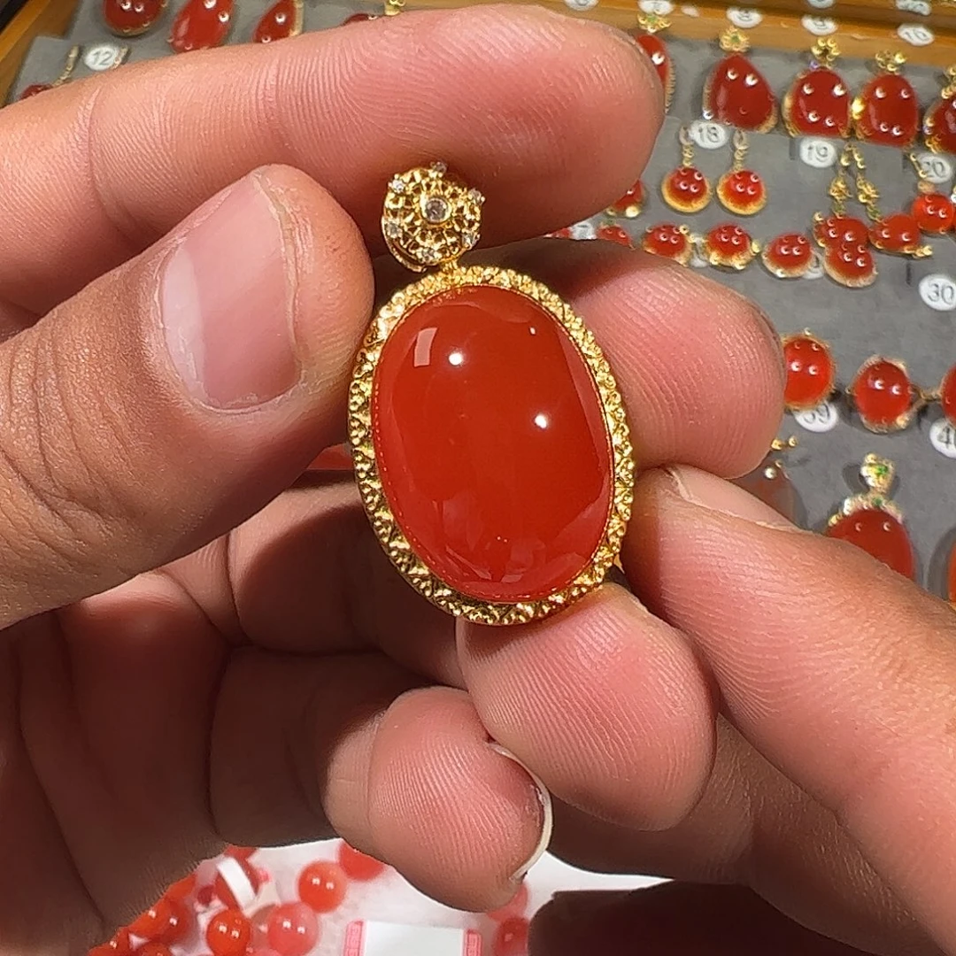 南红玛瑙18K金镶嵌颈饰