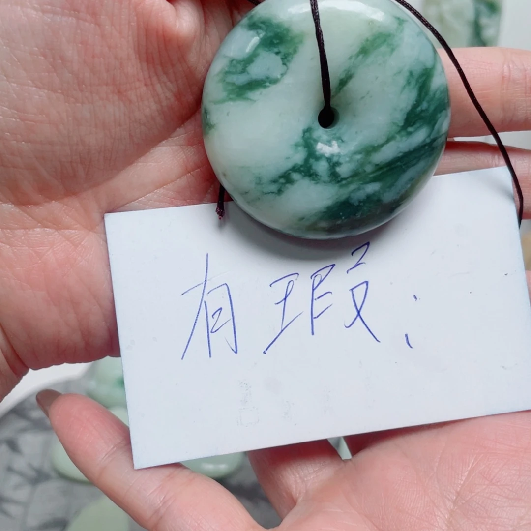 猕***姐透闪石-蛇纹石玉未镶嵌颈饰