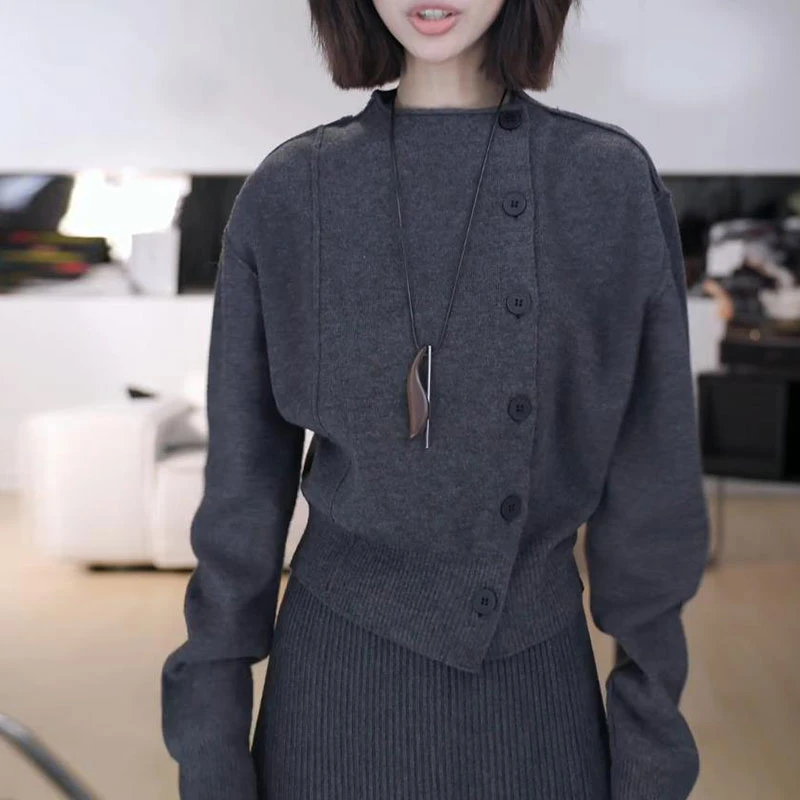 2025秋冬季新款韩系气质侧扣针织衫上衣女士减龄爆款洋气长袖毛衣