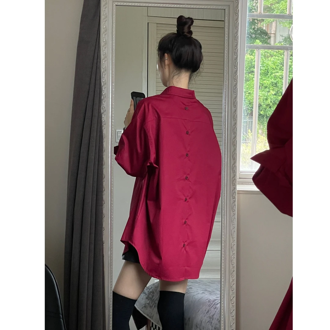 2025酒红色衬衫女后背装饰扣设计感超吸睛宽松长袖衬衣安可拉红