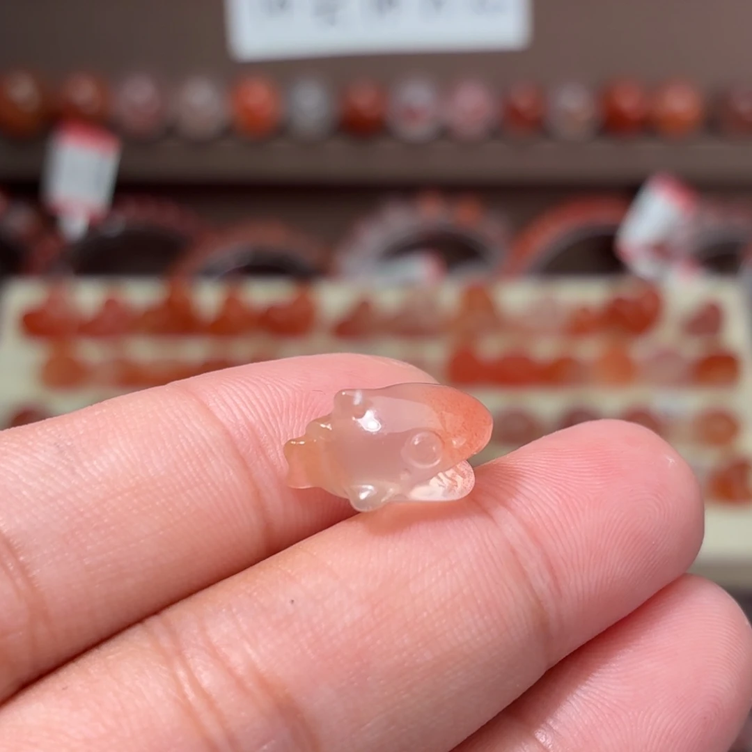 未镶嵌川料南红玛瑙滴溜孔鲨鱼