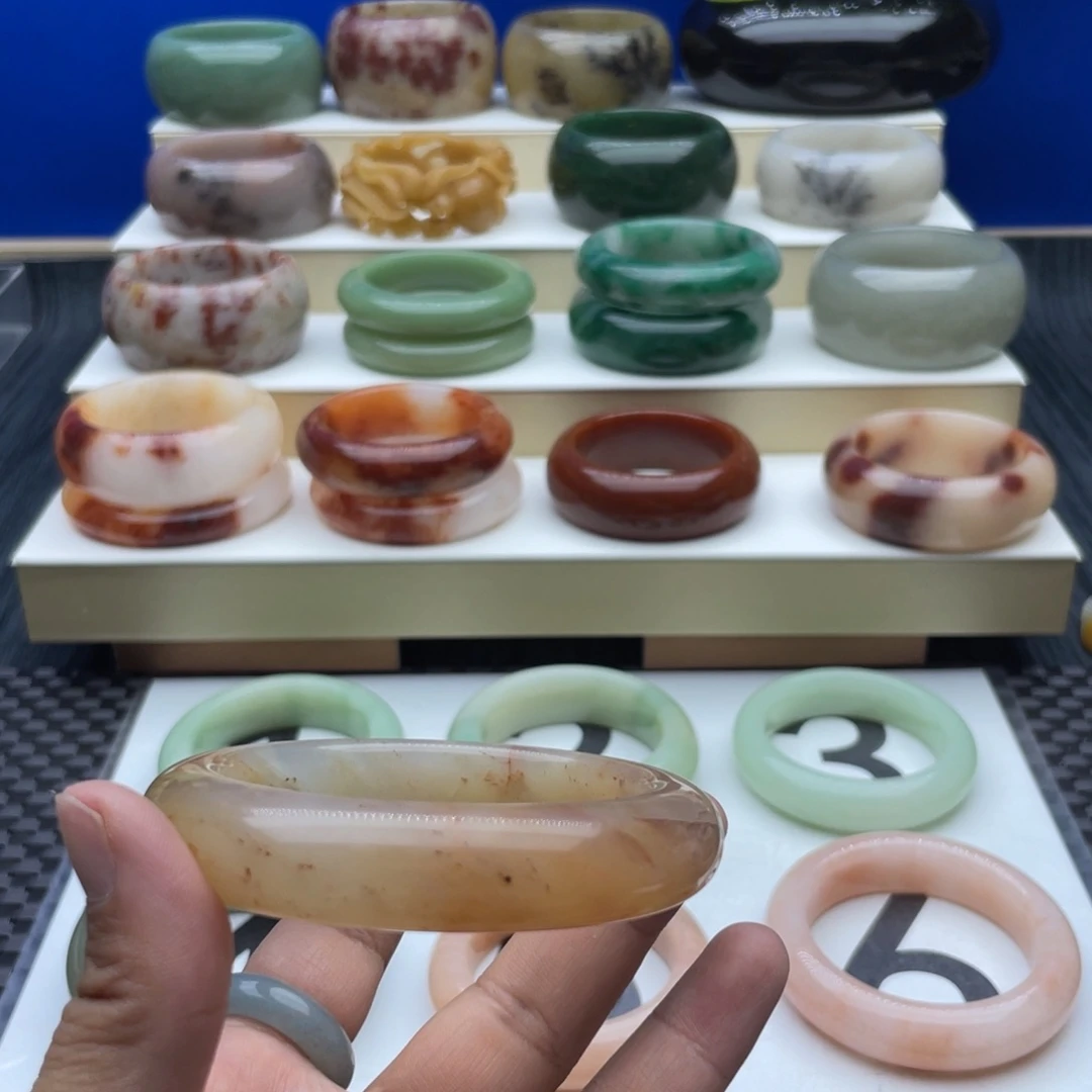 石英质玉手镯未镶嵌