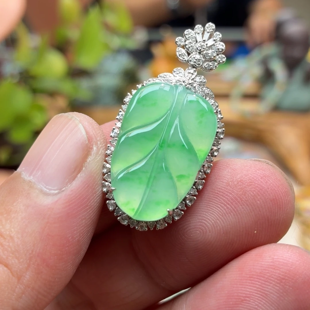 翡翠18K金镶嵌颈饰