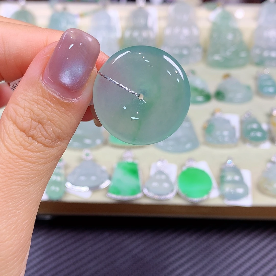 翡翠未镶嵌颈饰飘阳绿平安扣