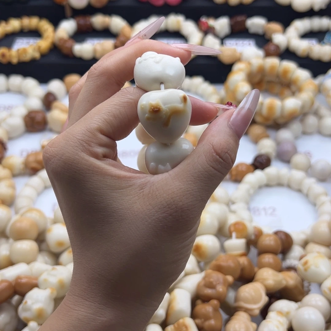 白玉菩提吊坠猫咪爱心2425