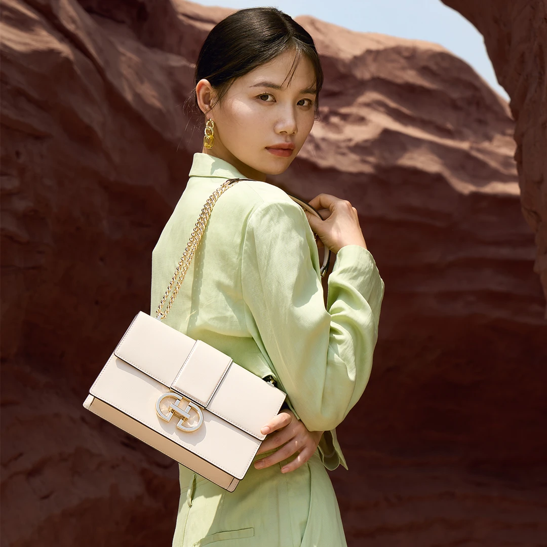 红谷女包气质牛皮单肩包女士百搭文艺风包盖小方包时尚H51549964A