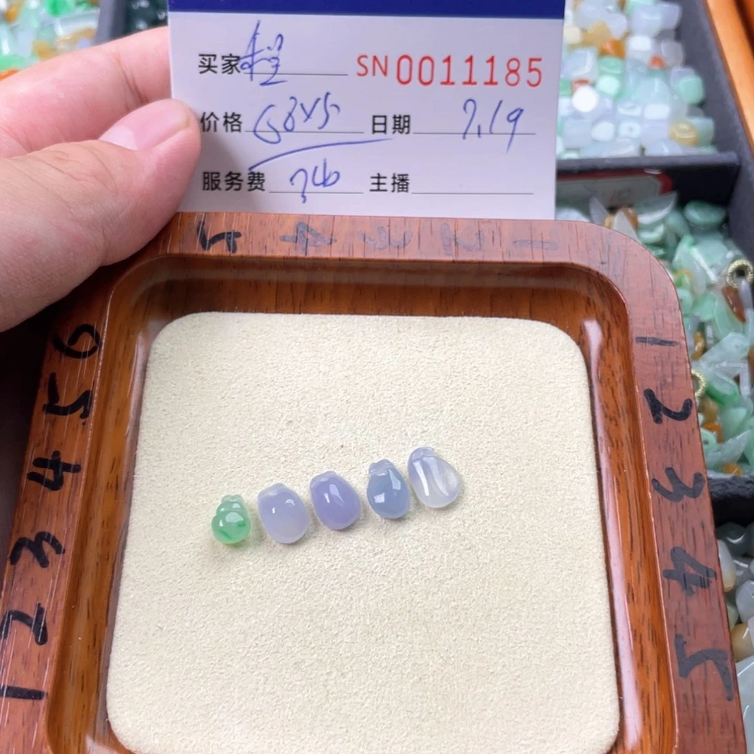 翡翠未镶嵌颈饰程*