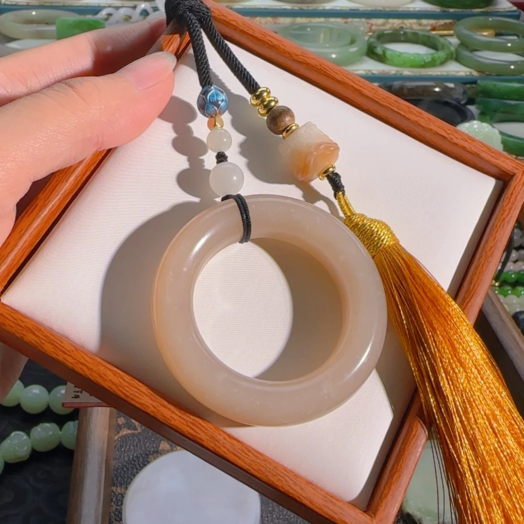 和田玉未镶嵌车挂