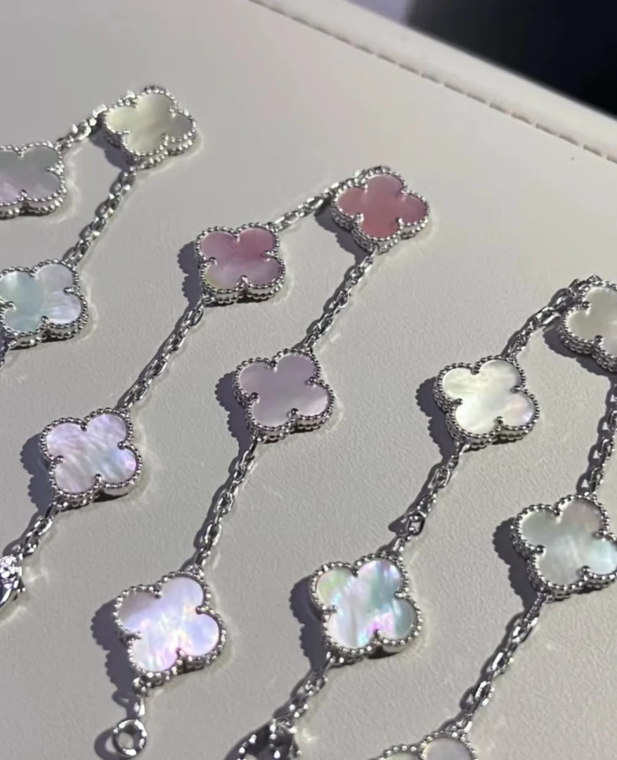 钛钢银色厚四叶草贝壳手链