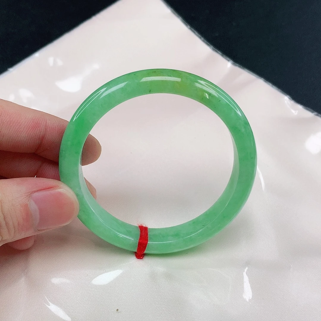 翡翠手镯未镶嵌圈52。1407