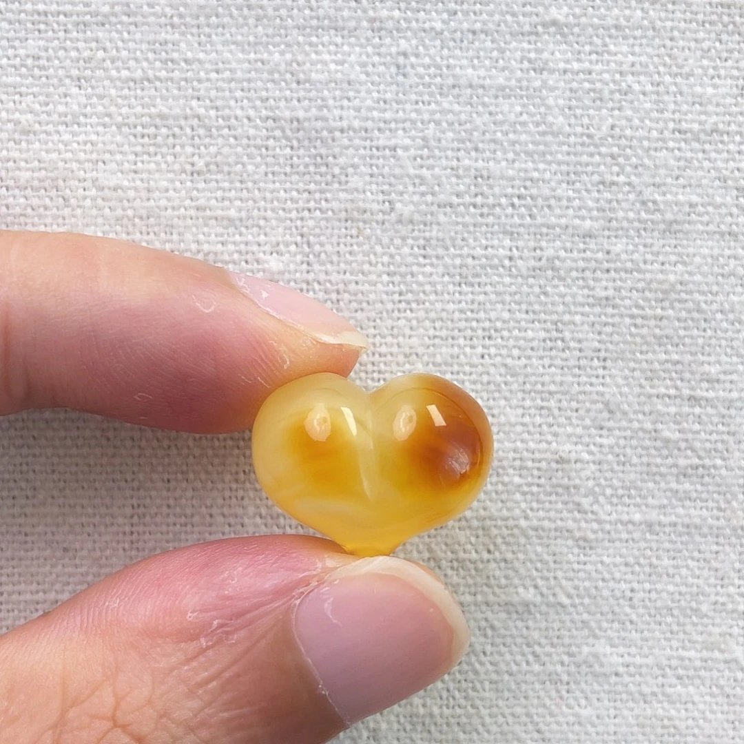 琥珀未镶嵌裸石屁桃