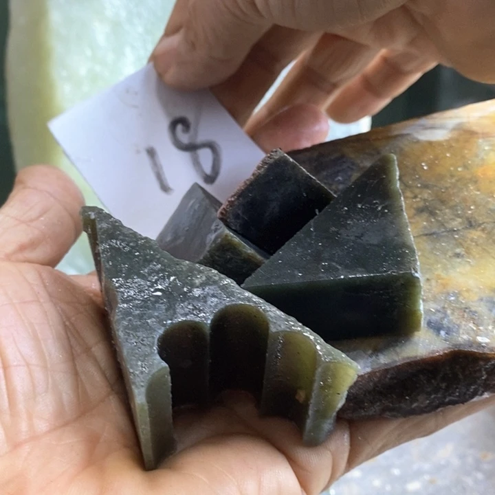 蛇纹石玉珠宝岫玉原石未镶嵌大**河