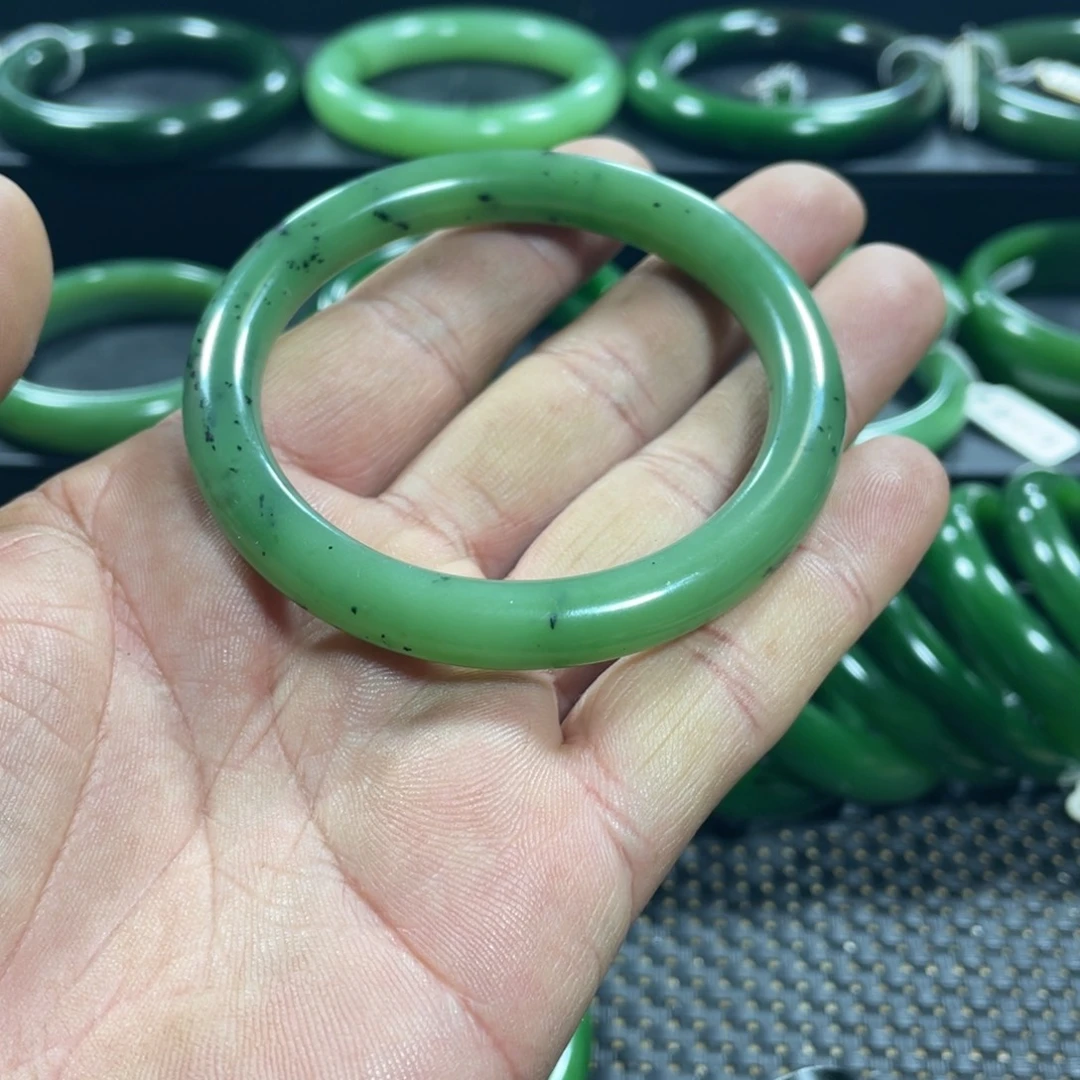 和田玉（碧玉）未镶嵌手镯