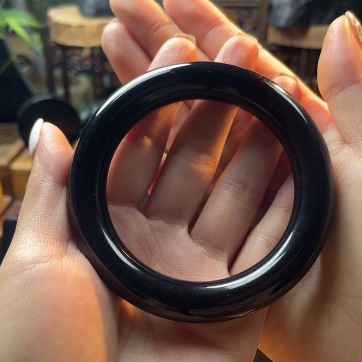 乖****和田玉（墨玉）未镶嵌颈饰